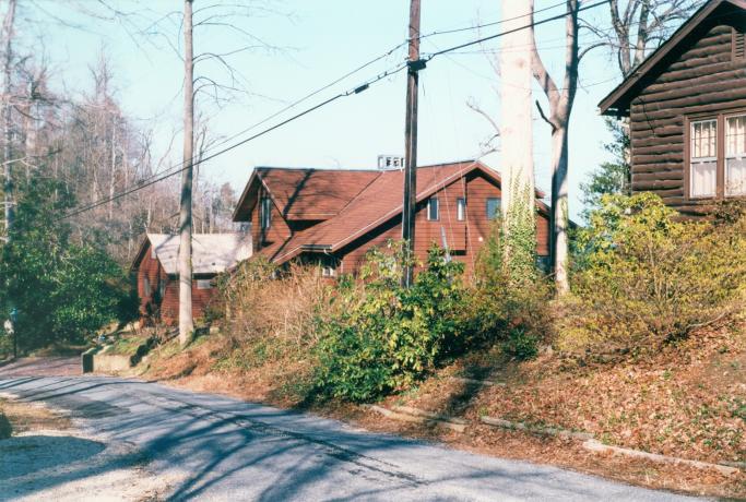 Photo of cottage from street